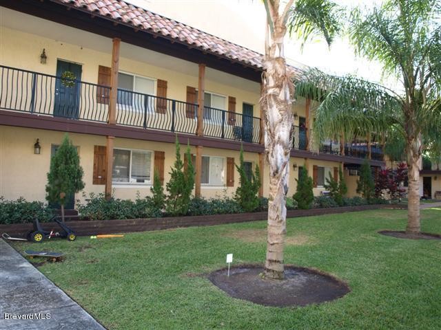 Building Photo - 7 Oak St #209