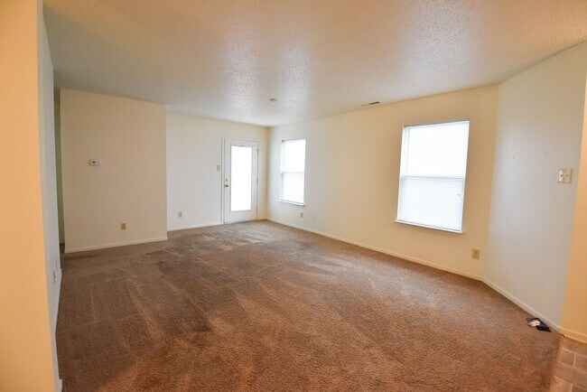 Building Photo - 3 Bedroom House with Garage in Greenfield