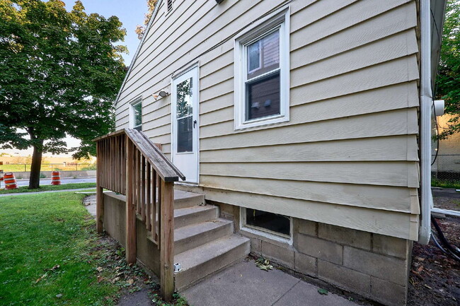 Foto del edificio - Charming 3-Bedroom Home with Finished Basement in Minneapolis!