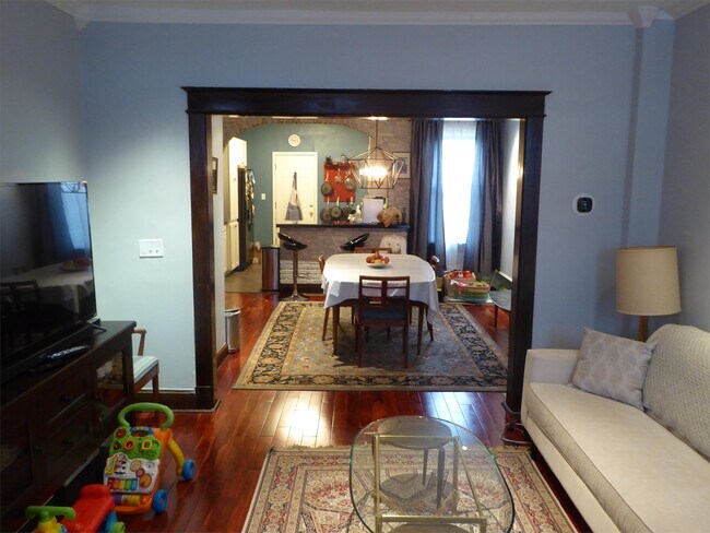 Foto del edificio - 221 Seaton Pl NE