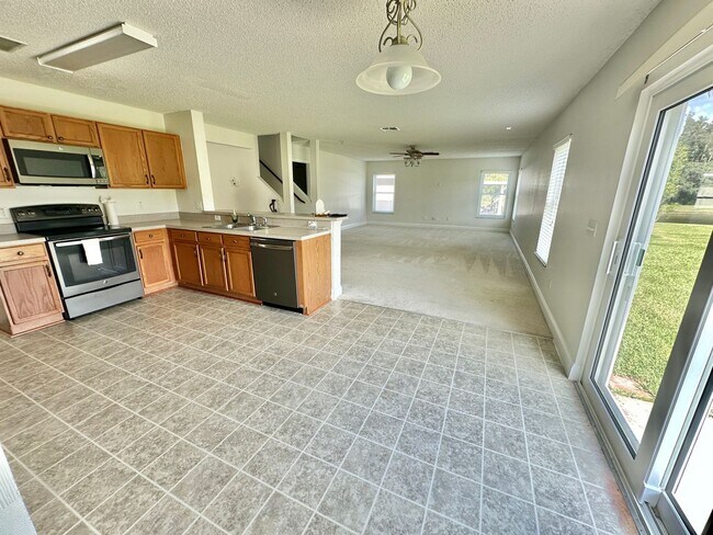 Foto del edificio - Sanford - 6 Bedroom, 4 Bathroom - $3245.00