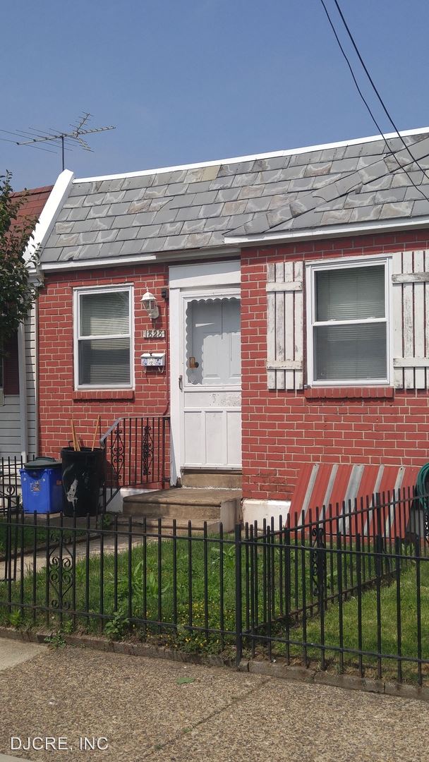 Building Photo - 1828 S Etting St