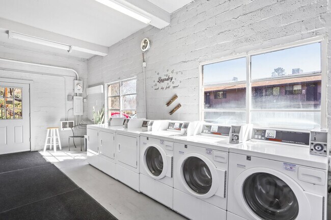 Building Photo - Beautiful 2 Bed/1 Bath Home on Bend's Westside - Riviera Ridge