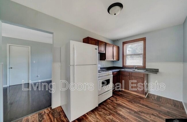 Building Photo - 350 S 38th St