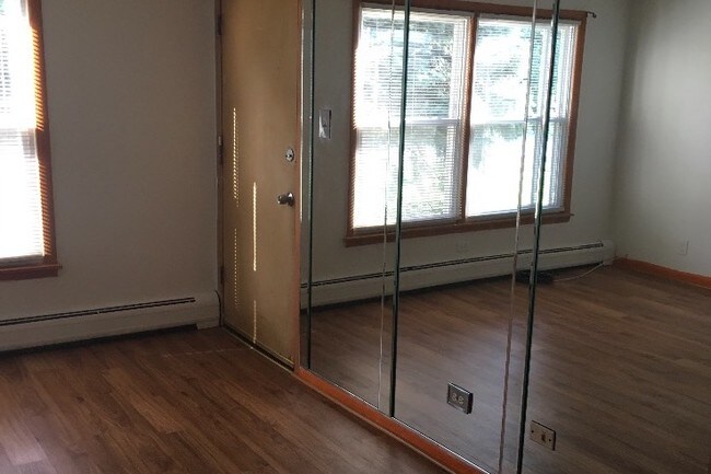 Foto del edificio - 1447 E 155th Pl