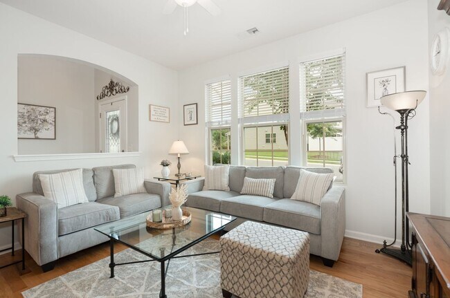 Foto del edificio - 3021 Honeylocust Ln