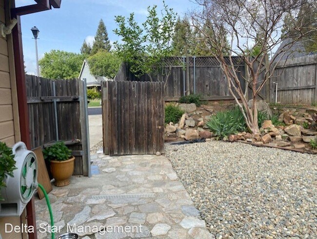 Building Photo - 3 br, 2 bath House - 3587 SILVER RANCH AVENUE