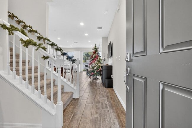 Building Photo - 1325 Stockwell Ave