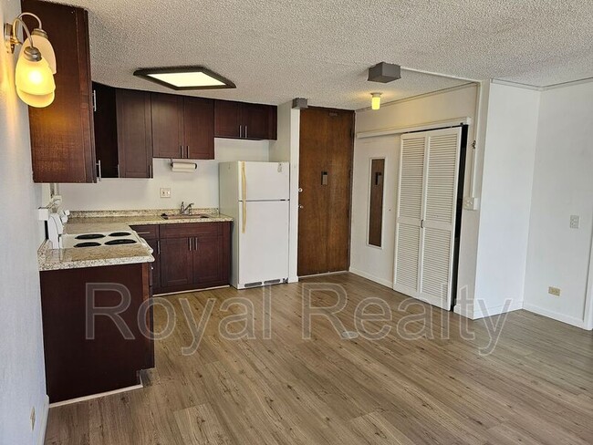 Building Photo - 2754 Kuilei St