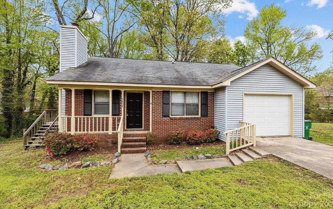 Foto principal - 5802 Hunters Crossing Ln