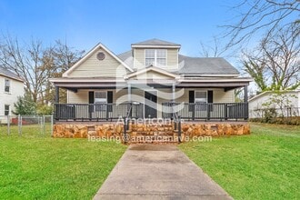 Building Photo - 209 Poplar St