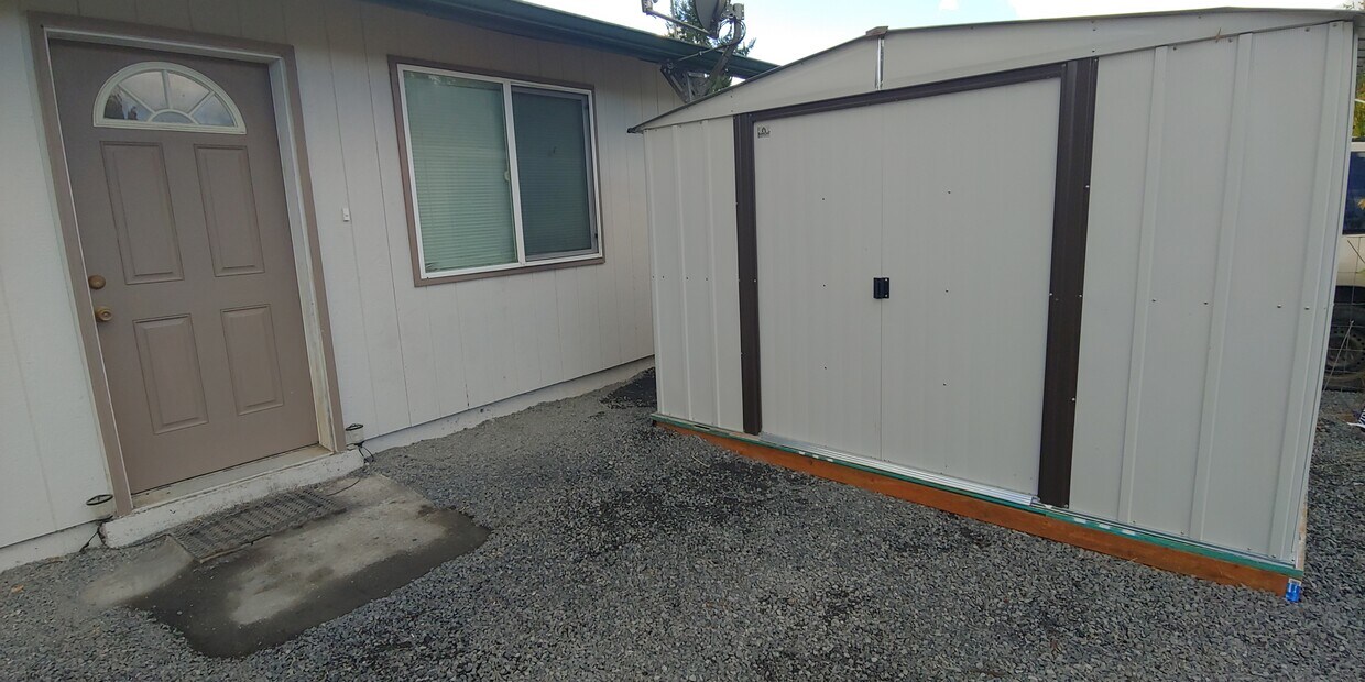 110 7th St Unit R, Vader, WA 98593 Apartments in Vader, WA