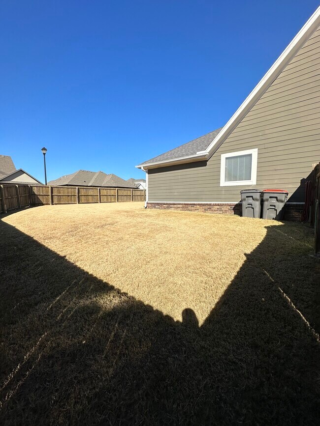 1001 Sloane Sq, Cave Springs, AR 72718 House Rental in Cave Springs