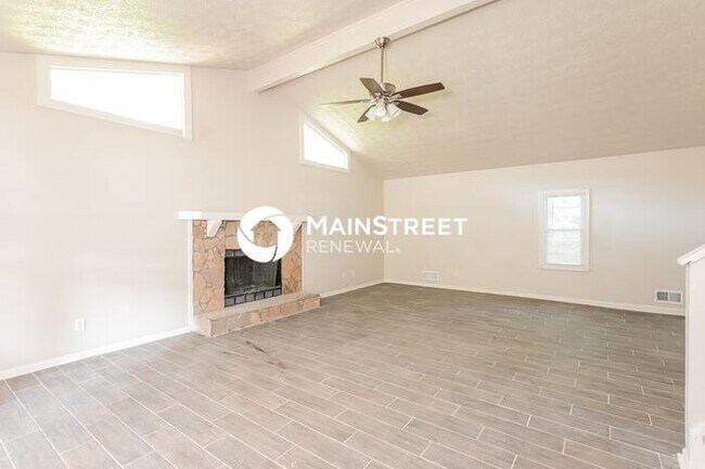 Foto del edificio - 3 Bedroom Pet-Friendly Home in Stone Mount...