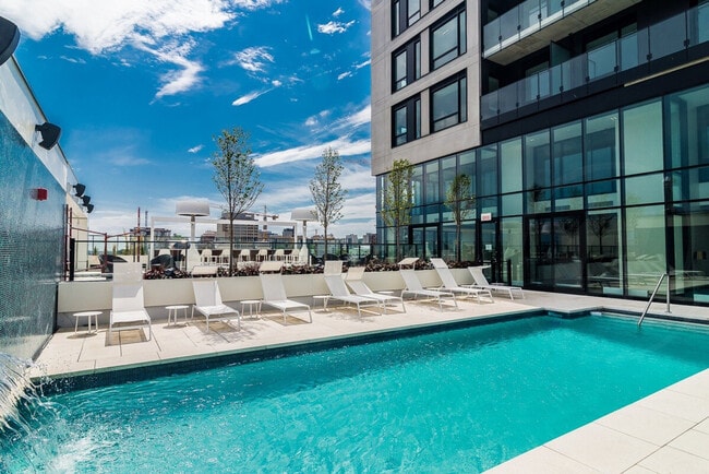 Photo du bâtiment - 1055 Rue de la Montagne