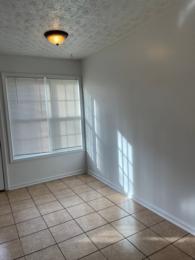 Foto del edificio - 5409 Sugarmill Dr