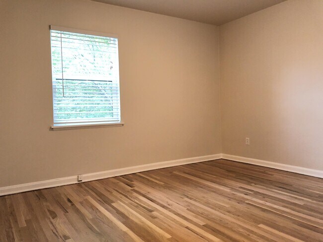 Building Photo - 1124 E 100 S