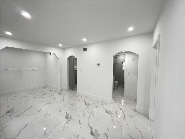 Building Photo - 2103 SW 60th Ave