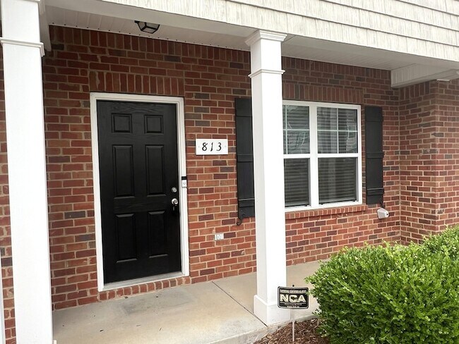 Foto del edificio - 813 Vigilant Dr