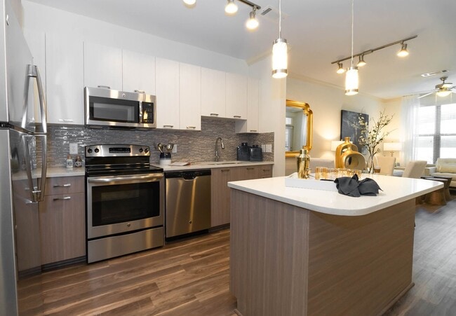 Building Photo - 1105 Town Brookhaven Apartments