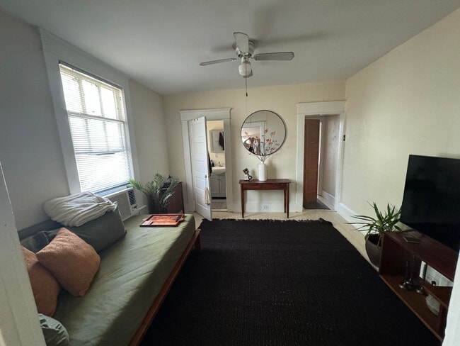 Foto del edificio - 215 S Howard Ave