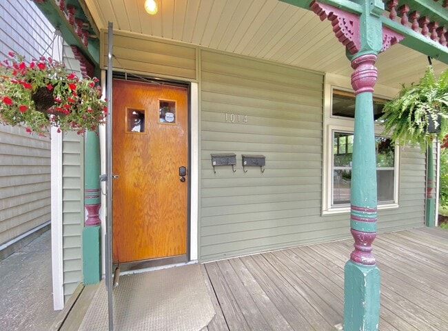 Building Photo - 1014 Front Ave