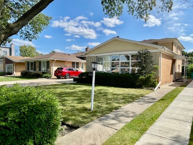Foto del edificio - 4825 Sherwin Ave