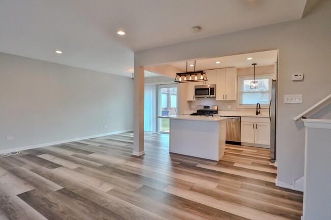 Building Photo - 6113 Spring Ln