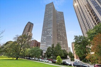 Building Photo - 2626 N Lakeview Ave