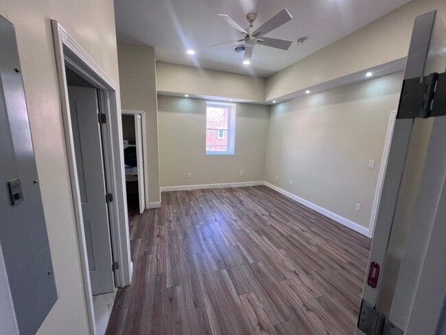 Building Photo - 1314 11th Ave