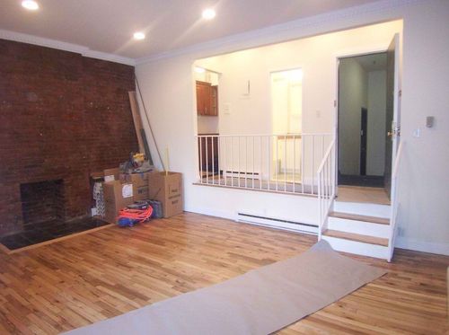 Building Photo - 240 W 76th St