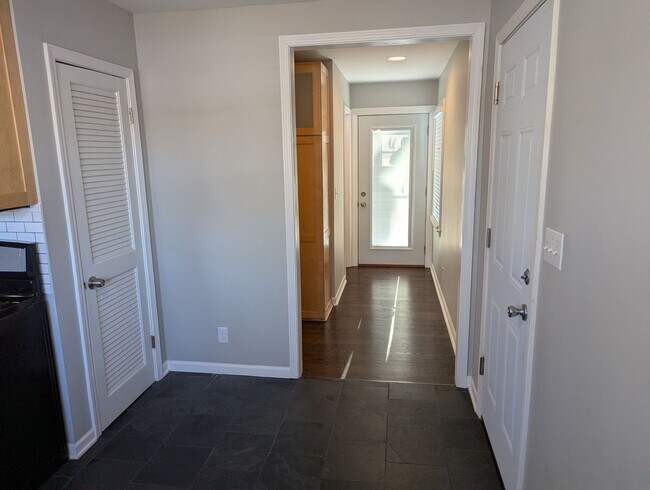 Foto del edificio - Remodeled 2 Bedroom 1.5 Bath - Overland Park