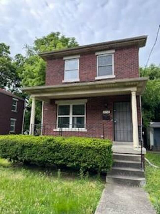 Building Photo - 2712 Cedar St