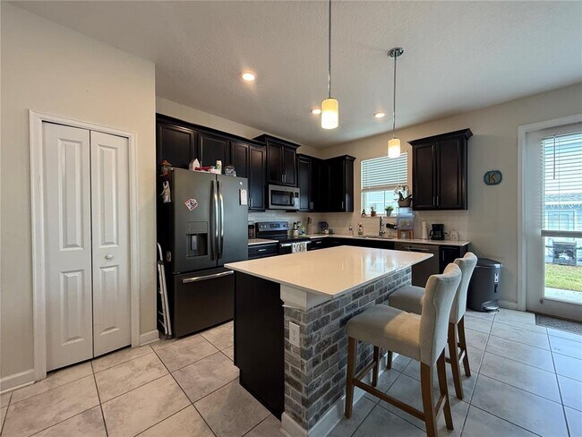 Foto del edificio - 2905 Title St