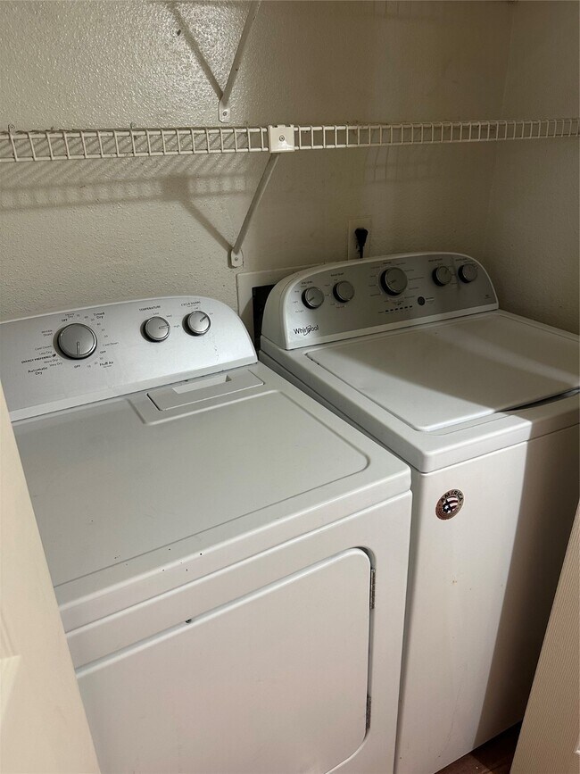 Building Photo - 200 Pecan Dr