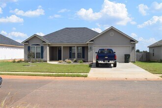 Building Photo - 102 Tudor Pl