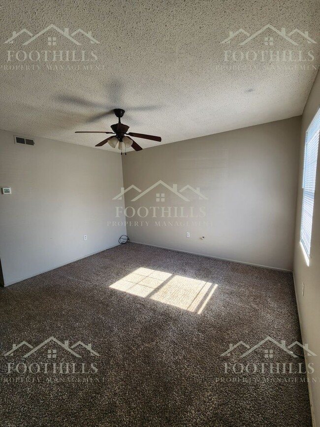 Foto del edificio - 2-Bedroom Townhome Near Hwy 29