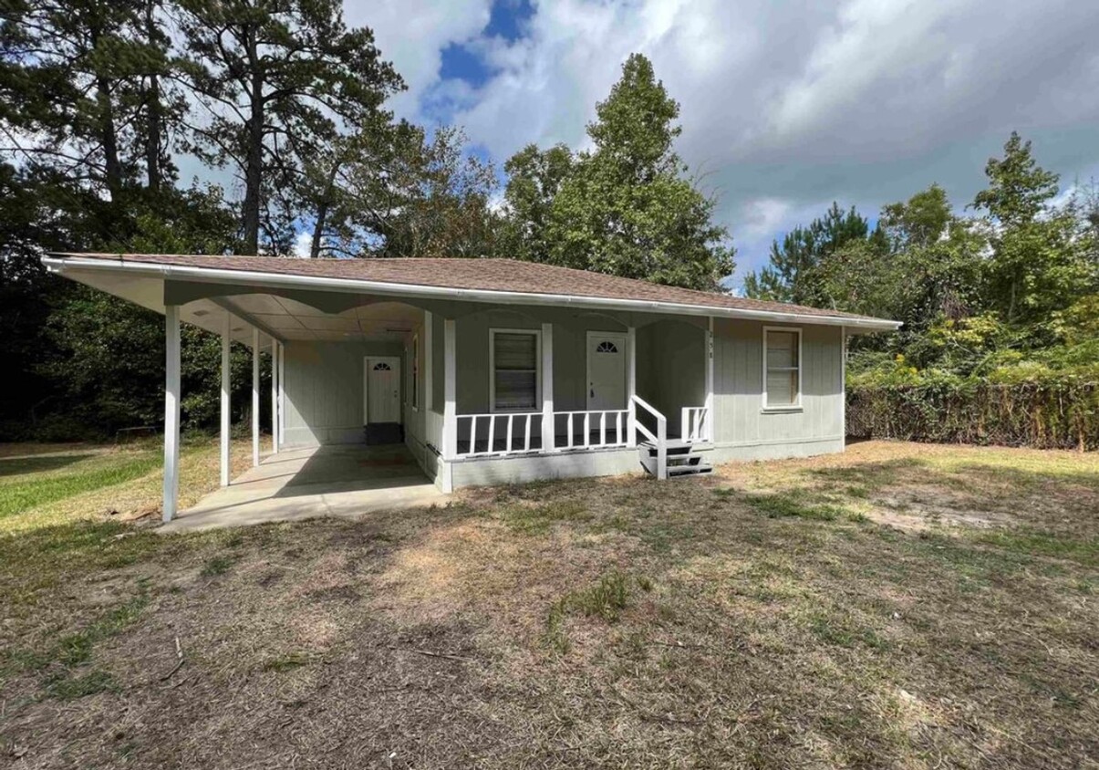 Foto principal - Spacious 3-Bedroom, 2-Bath Home in Silsbee...