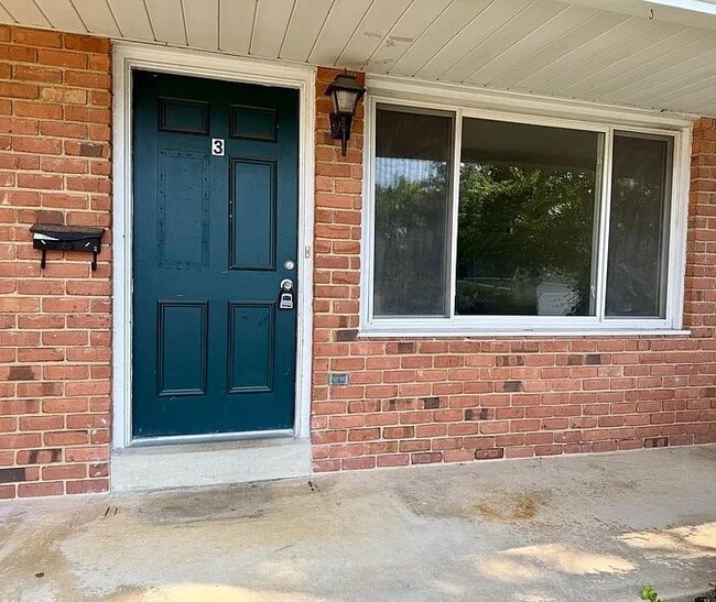 Building Photo - 239 N Plum St