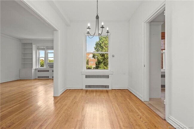 Foto del edificio - 70 Strawberry Hill Ave