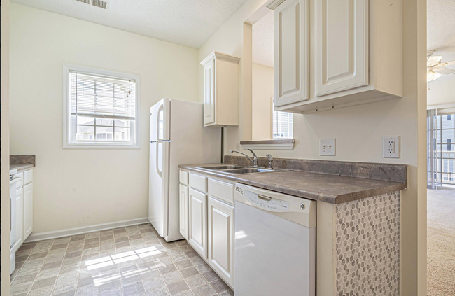 Kitchen area - 2090 Cross Gate Blvd