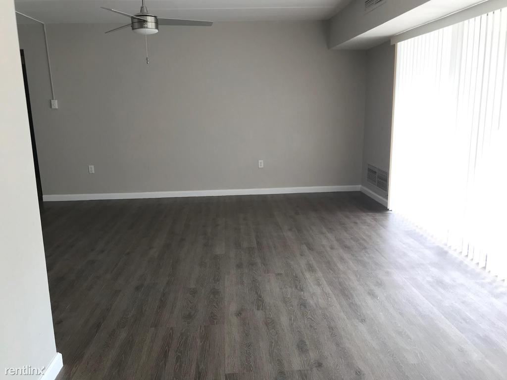 408 Sharon Rd Unit C204, Moon, PA 15108 Room for Rent in Moon, PA