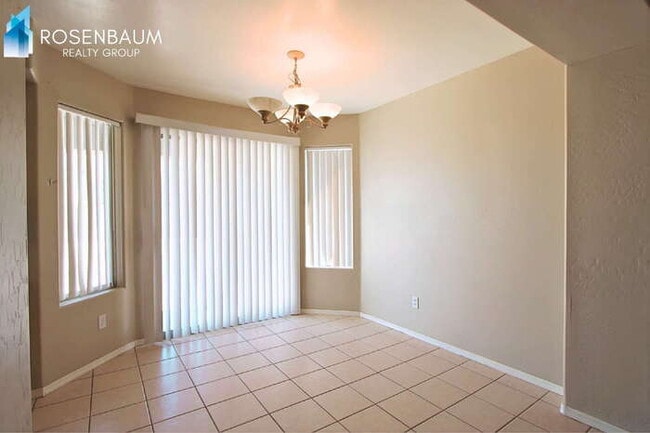 Foto del edificio - 15547 S Moon Valley Rd