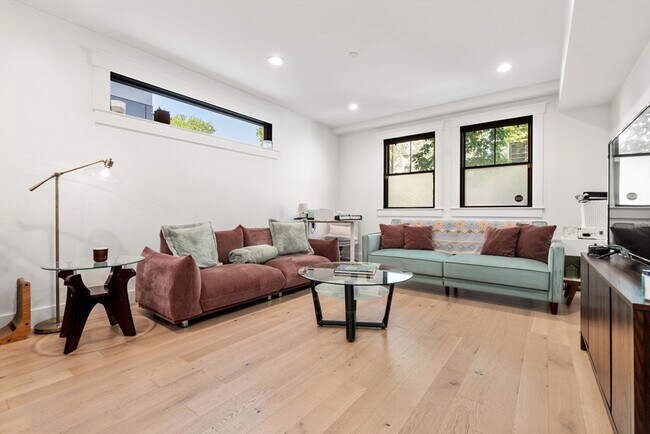 Foto del edificio - 331 Chelsea St