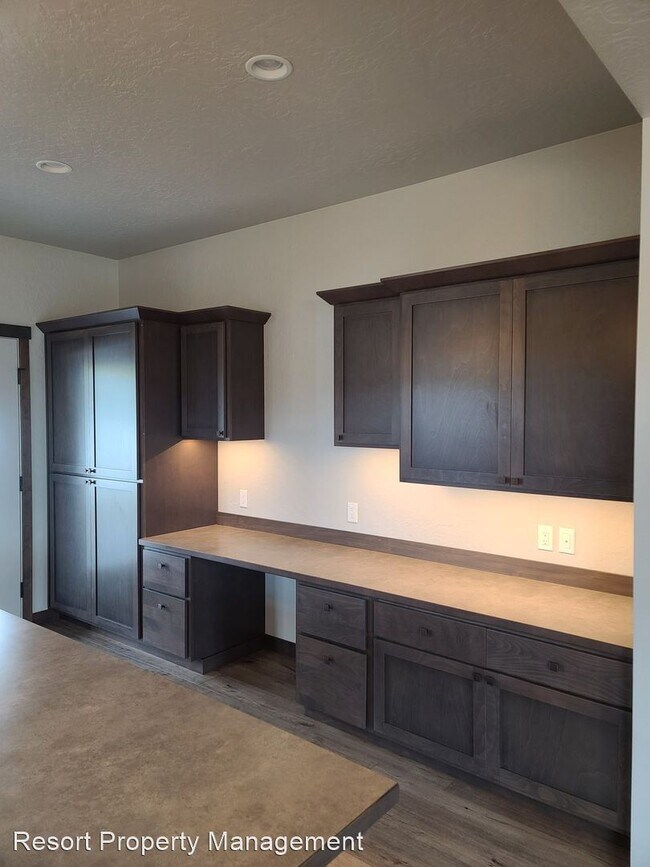 Foto del edificio - 4 br, 2.5 bath House - 3754 N Mashie Rd
