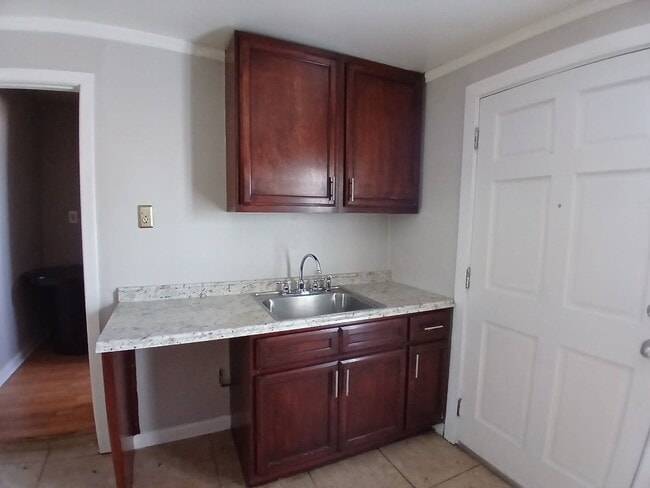 Building Photo - 445 Rosemont St