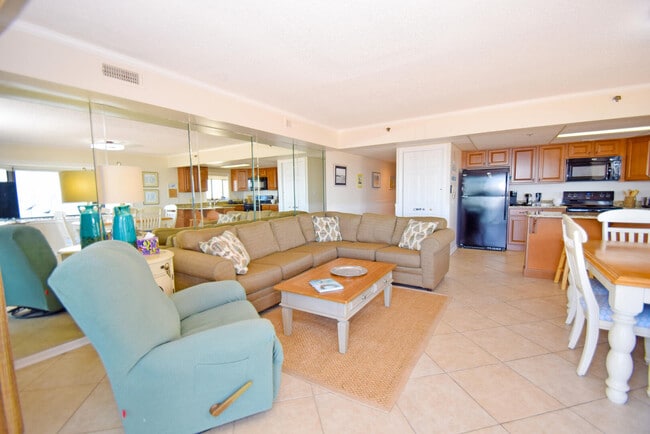 Sala de estar - 8105 Atlantic Ave