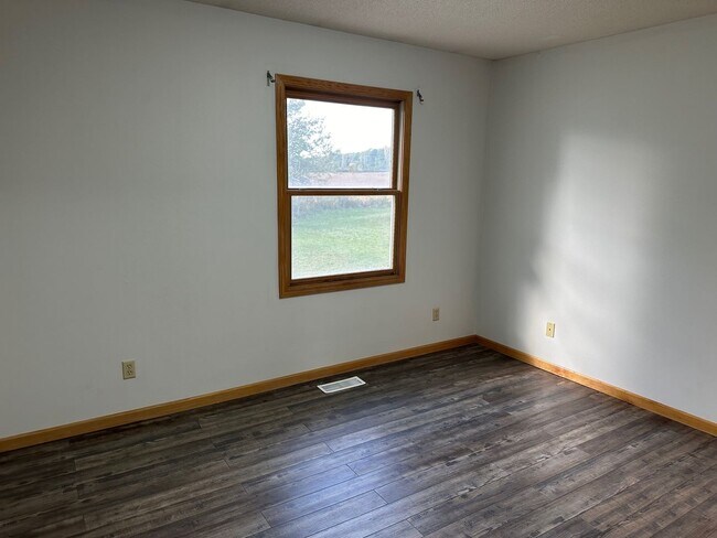 Foto del edificio - 6583-6585 Niagara Cir.