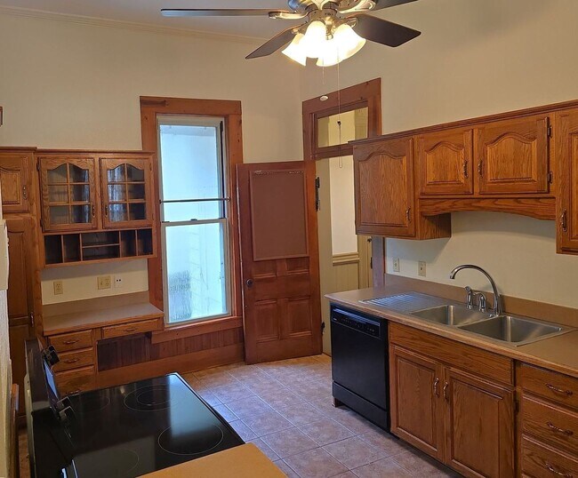 Foto del edificio - Historic Home 4 Bed, 2 Bath - MUST SEE!!