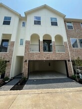 Building Photo - 3013 Hicks St